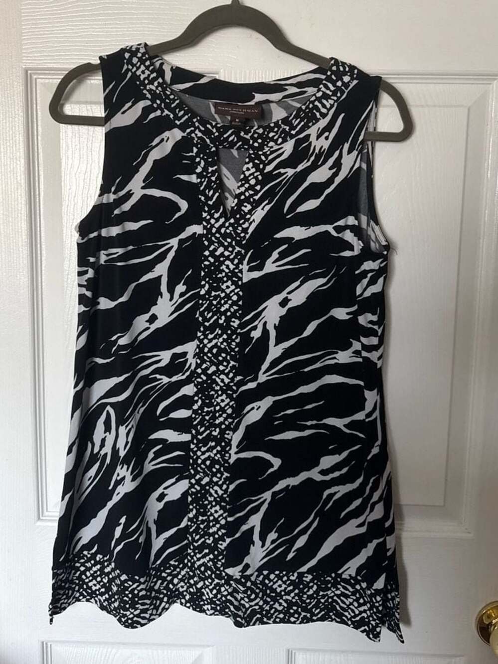 Dana Buchman signature  Black and White Zebra Print Sleeveless Tunic Top
